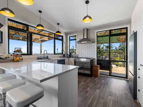 119 Card Road, Tauhei