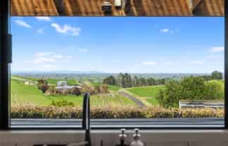 119 Card Road, Tauhei