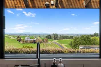 119 Card Road, Tauhei