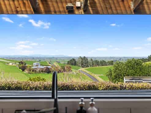 119 Card Road, Tauhei