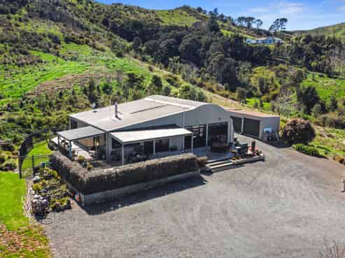 119 Card Road, Tauhei