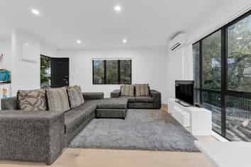 64F Coxhead Road, Manurewa