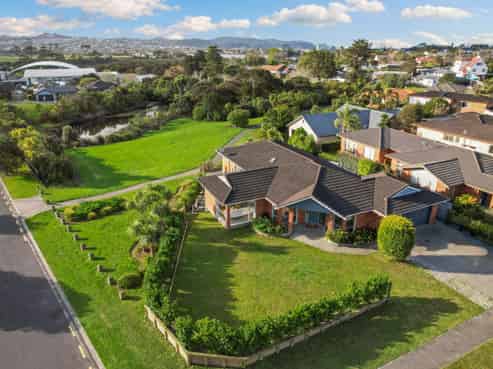 1 Neaptide Close, Red Beach