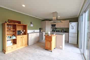 432A Lorne Dacre Road, Roslyn Bush
