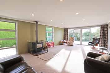 432A Lorne Dacre Road, Roslyn Bush
