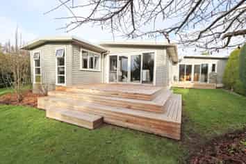 432A Lorne Dacre Road, Roslyn Bush
