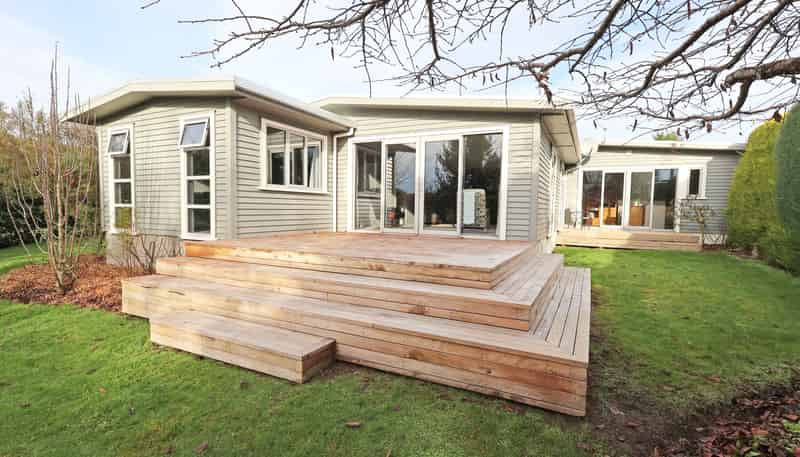 432A Lorne Dacre Road, Roslyn Bush