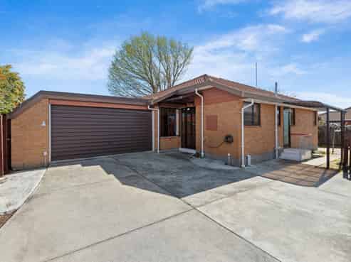 2/12 Algie Place, Avonhead