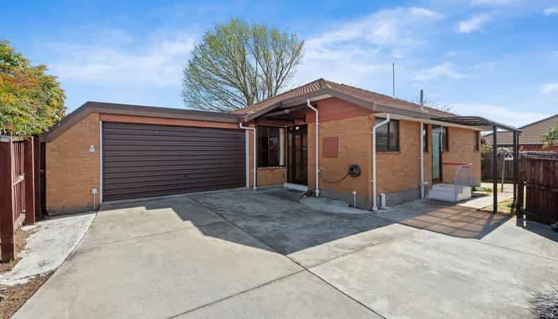 2/12 Algie Place, Avonhead