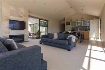 10 Jackby Court, Jacks Point