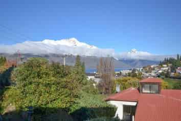 6 Weaver Street, Queenstown Hill