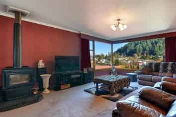 6 Weaver Street, Queenstown Hill
