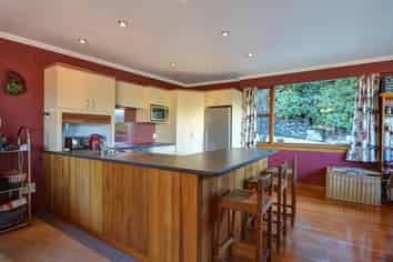 6 Weaver Street, Queenstown Hill