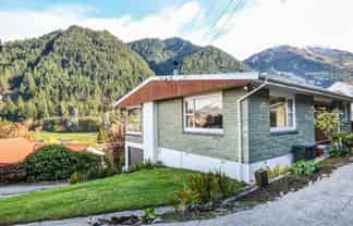 6 Weaver Street, Queenstown Hill