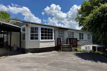 17 Hewlett Road, Massey