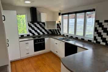 17 Hewlett Road, Massey