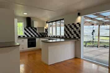 17 Hewlett Road, Massey