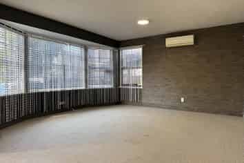 17 Hewlett Road, Massey