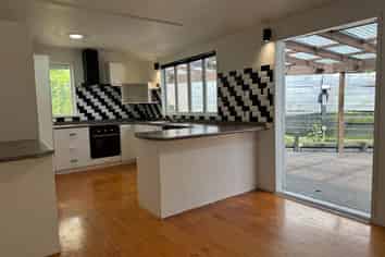 17 Hewlett Road, Massey