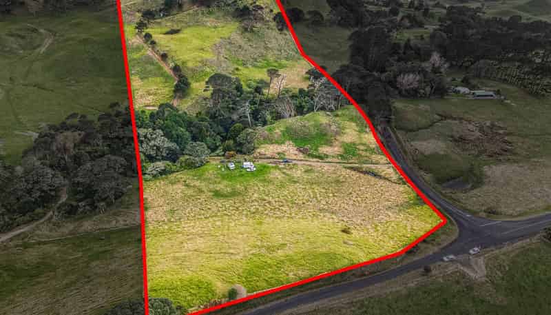 120 Cemetery Road, Pollok