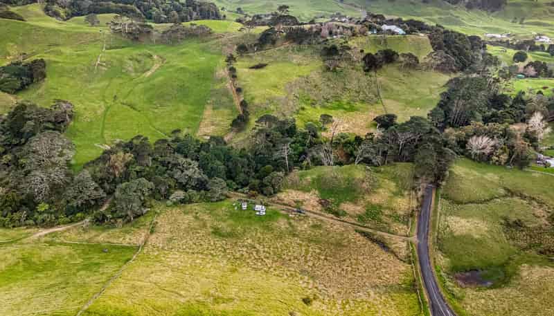 120 Cemetery Road, Pollok
