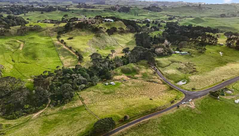 120 Cemetery Road, Pollok