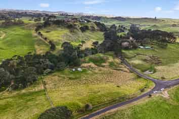 120 Cemetery Road, Pollok