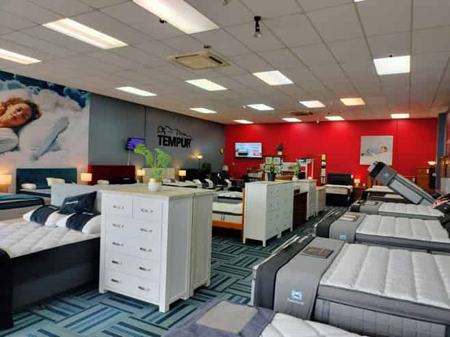 Well placed commercial unit