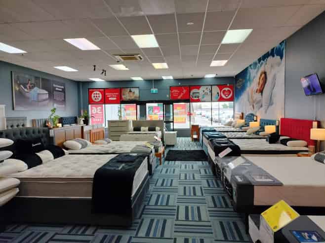 Well placed commercial unit