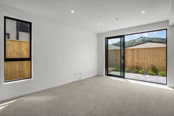8/27 Main Road, Wainuiomata