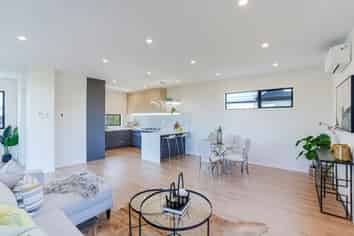 858C East Coast Road, Pinehill