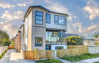 858C East Coast Road, Pinehill