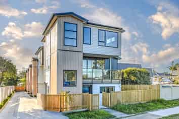 858C East Coast Road, Pinehill