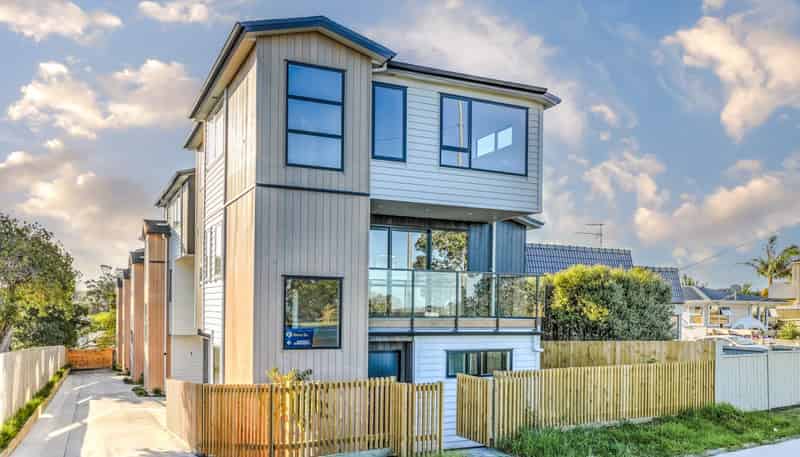 858C East Coast Road, Pinehill