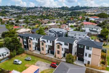 858C East Coast Road, Pinehill