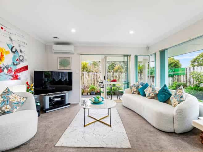 1/30 Ambleside Drive, Northpark