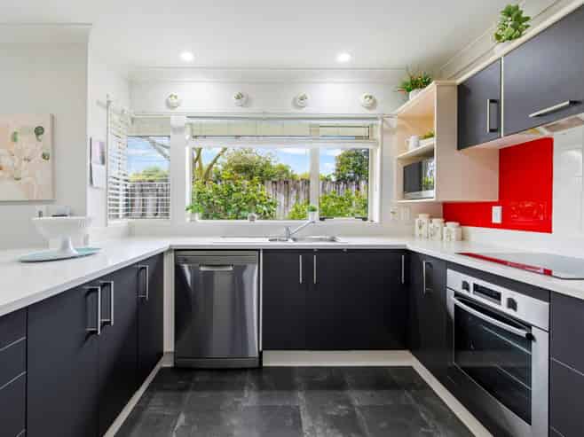 1/30 Ambleside Drive, Northpark