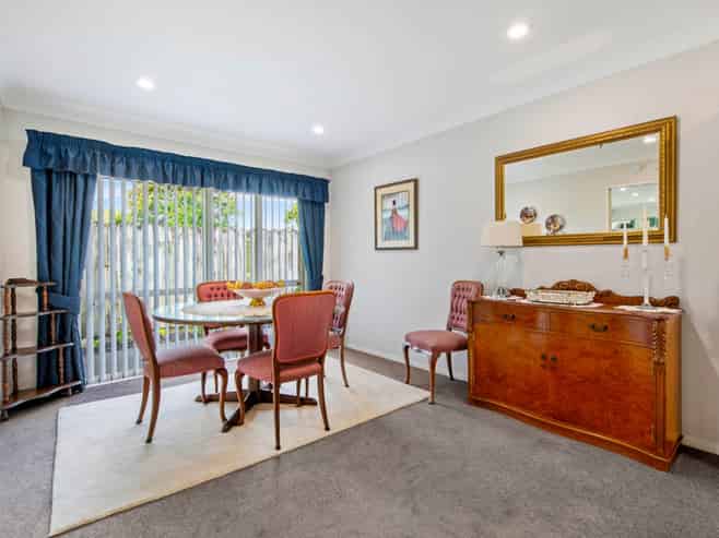 1/30 Ambleside Drive, Northpark