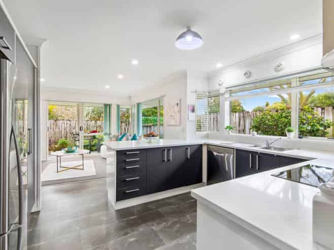 1/30 Ambleside Drive, Northpark