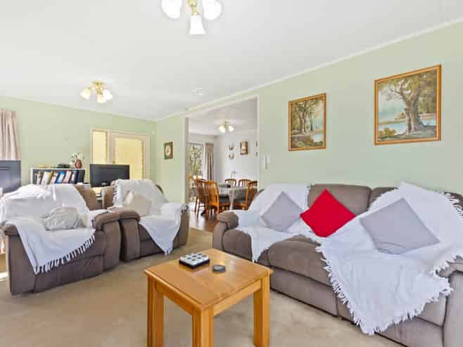 31 Mirrabooka Avenue, Botany Downs