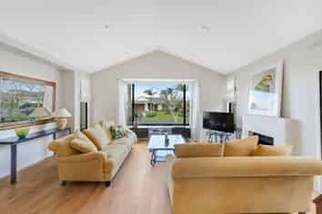 124 Golfland Drive, Golflands