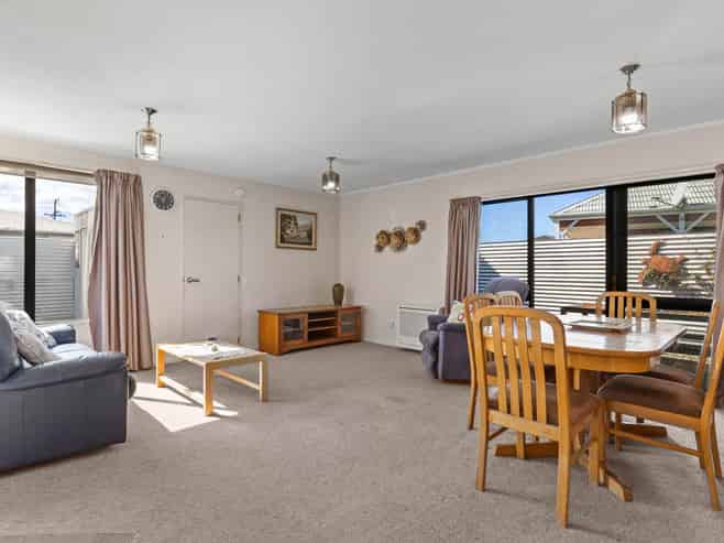 30B Hutcheson Street, Mayfield