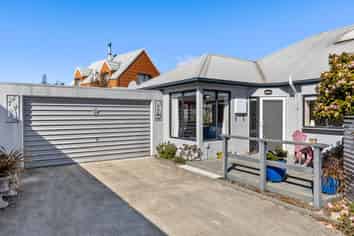 30B Hutcheson Street, Mayfield