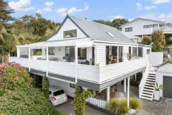  215 Russell Bruce Place, Onemana