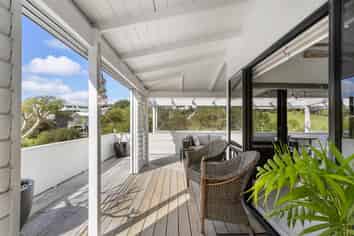  215 Russell Bruce Place, Onemana