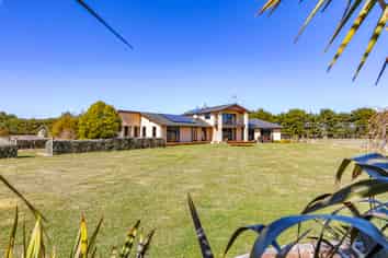 102 Glews Road, Cust