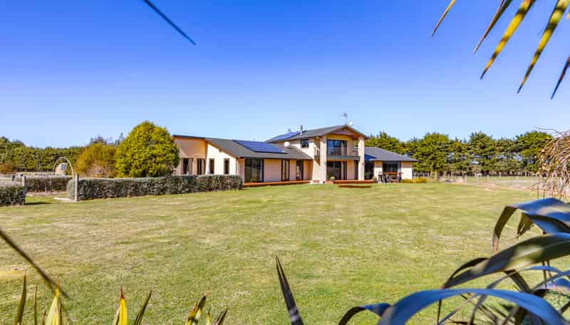 102 Glews Road, Cust