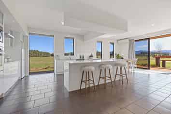 102 Glews Road, Cust