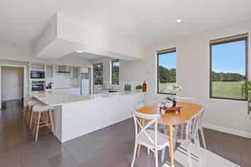 102 Glews Road, Cust