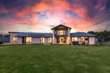 102 Glews Road, Cust